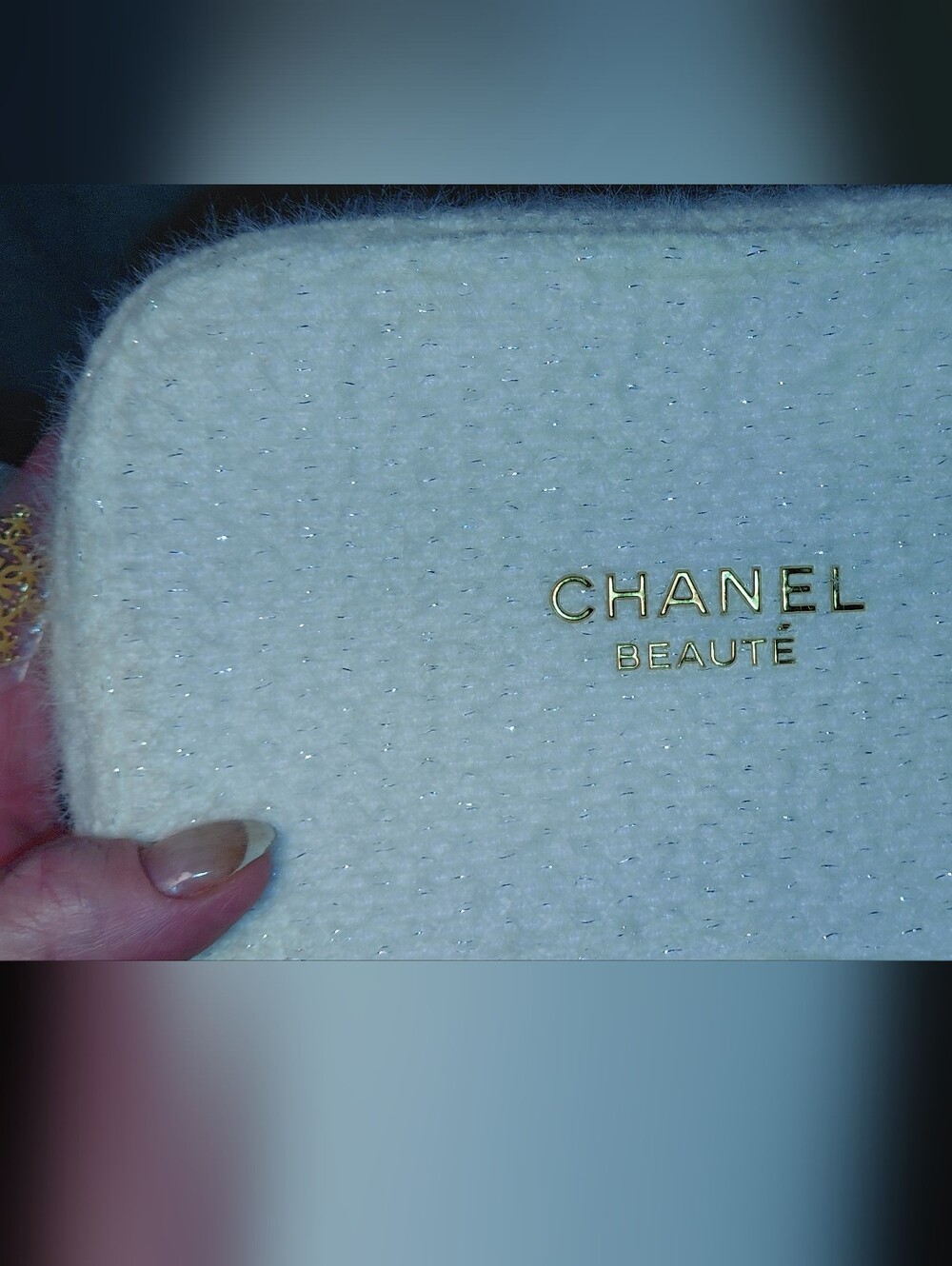 Nwt CHANEL Beauté White Zippered Quilted Cosmetic Pouch 8"x5" - Picture 8 of 9